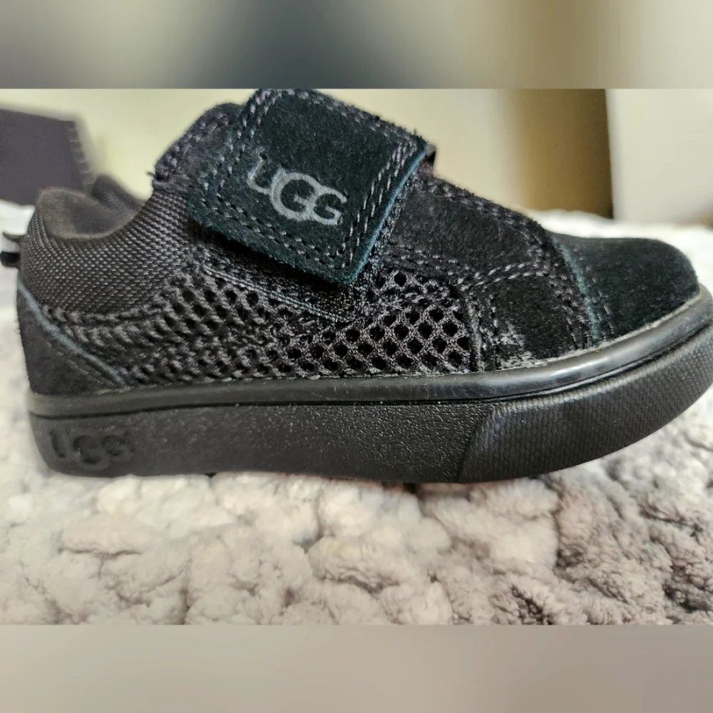 UGG Rennon Black Suede Low Top Sneaker shoes Toddler Size 6 New/ No Box